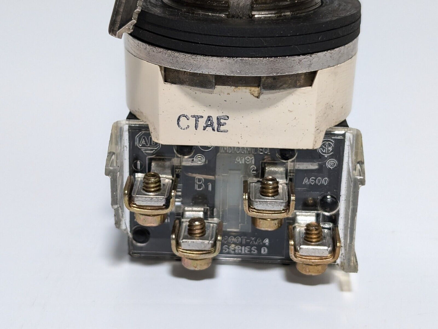 Allen Bradley 800T-J631KC7 Keyed 3 Position Selector Switch, Series T, 30mm
