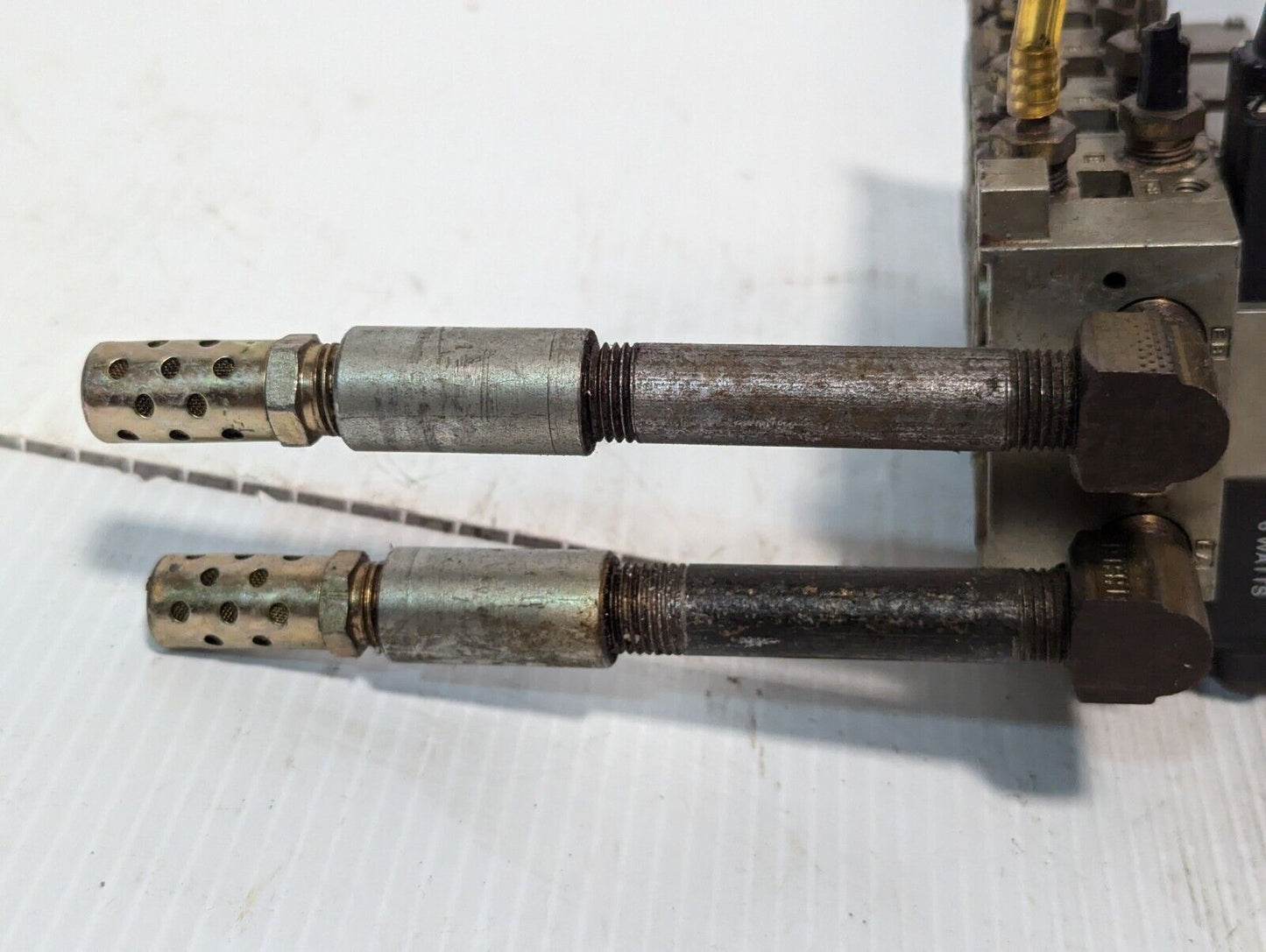 Numatics Valve Assembly w/ (1) 031SA400E, (2) 031SS4002, (2) 031SA4004 &Manifold