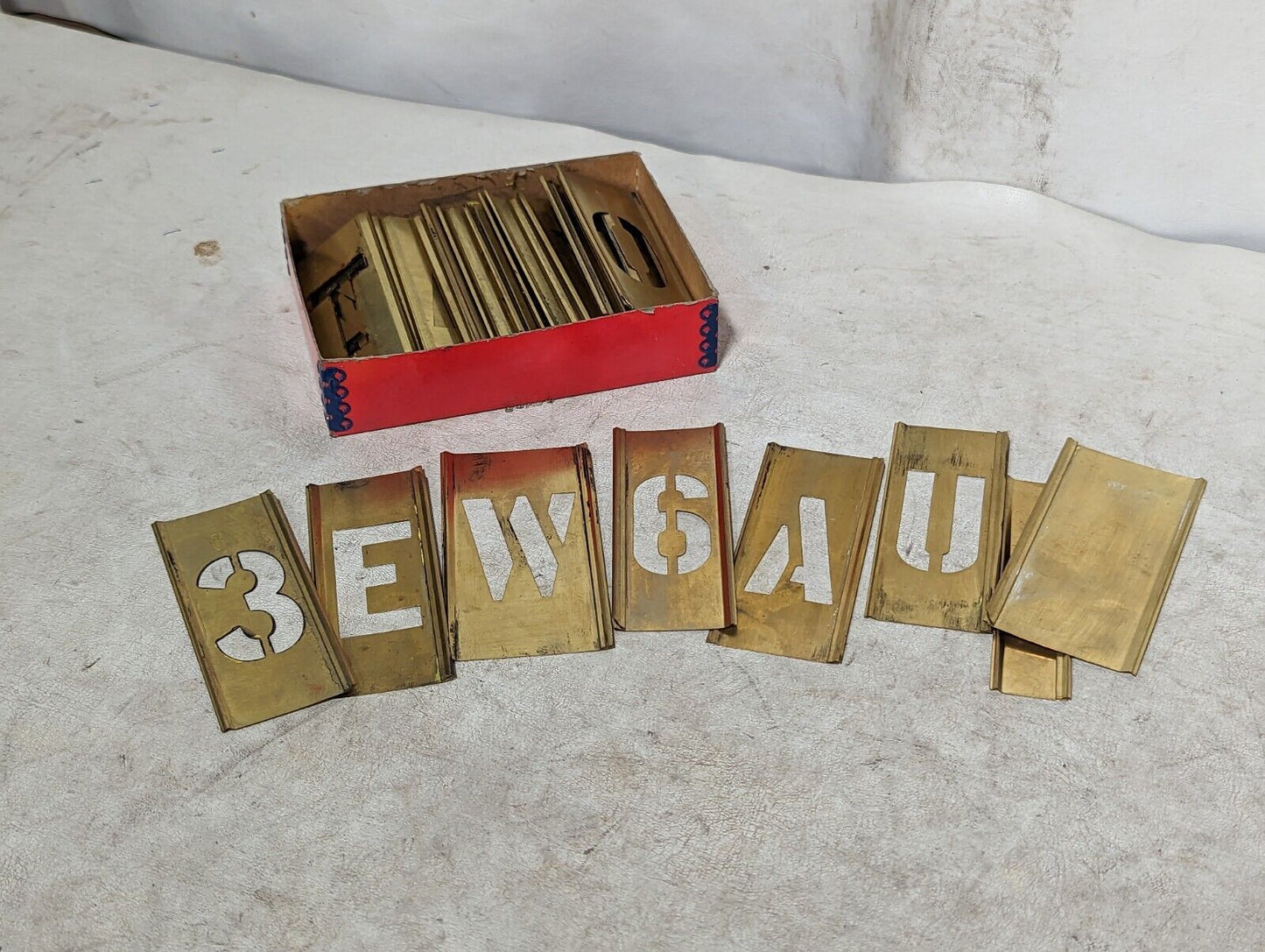 Hansen 10111 2-inch brass interlocking stencils, 77 pieces, 0-9, A-Z, punct. x2