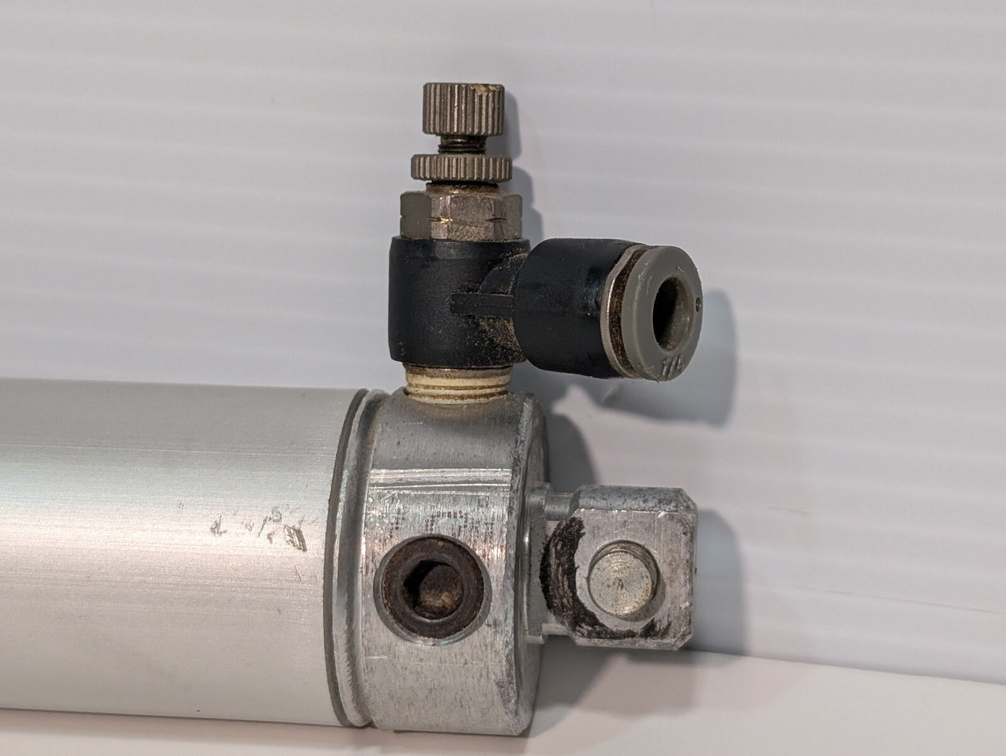 Unbranded 605-517SS Cylinder Industrial Assembly Component Serial 100470CC