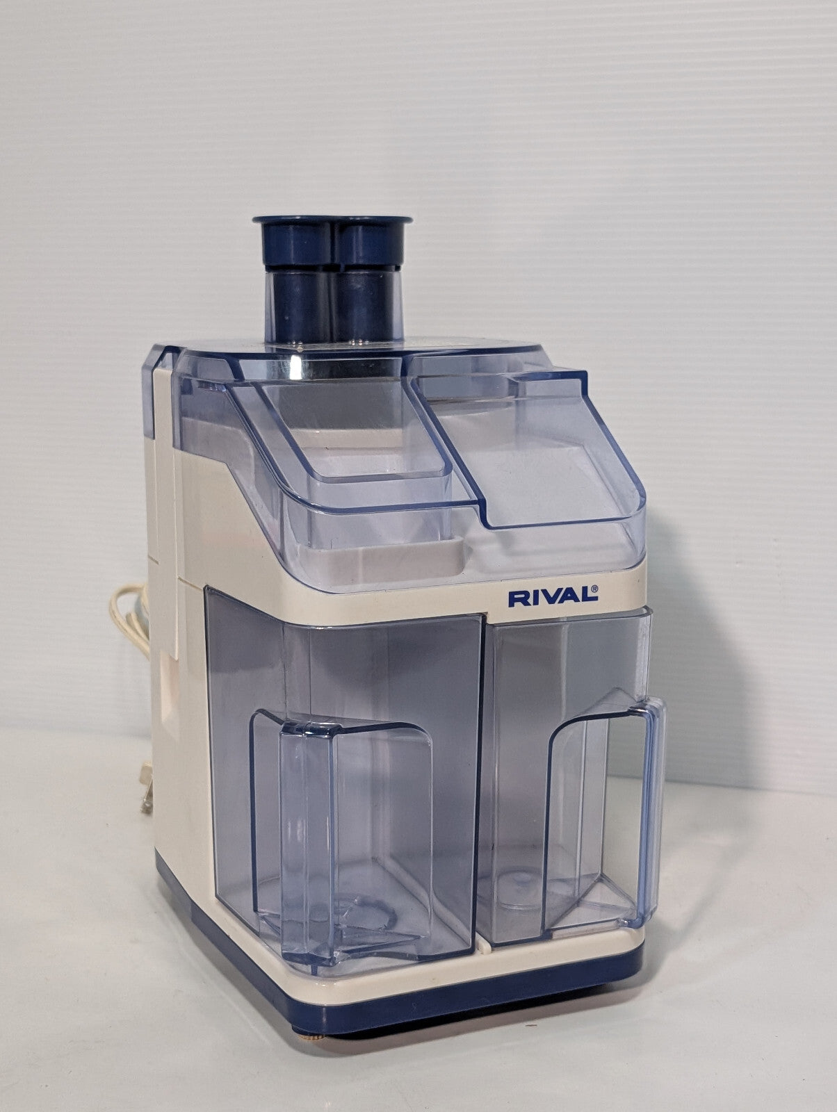 Vintage Rival Juice Extractor 965 Juicer Healthy Drinks, 300W Motor, (2) 24oz