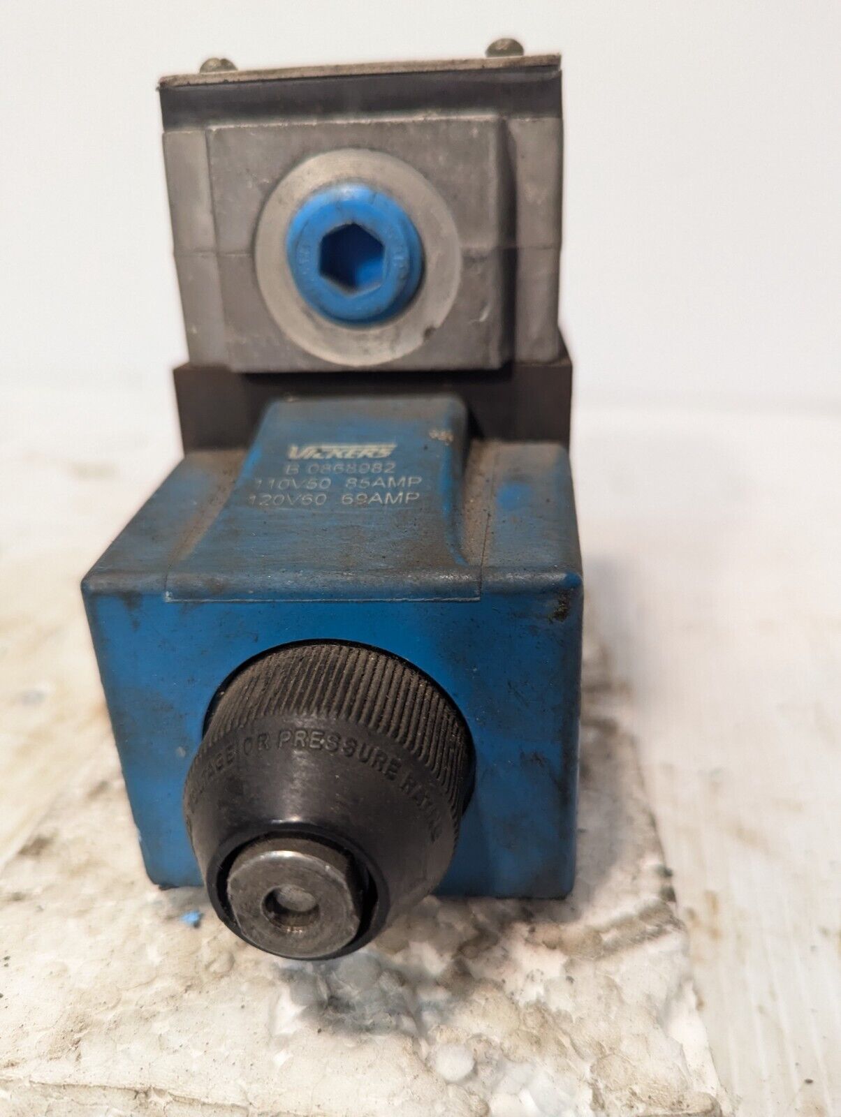 Vickers 02-119589 DG4S4L 012C B 60 directional valve, pilot valve -Free Shipping