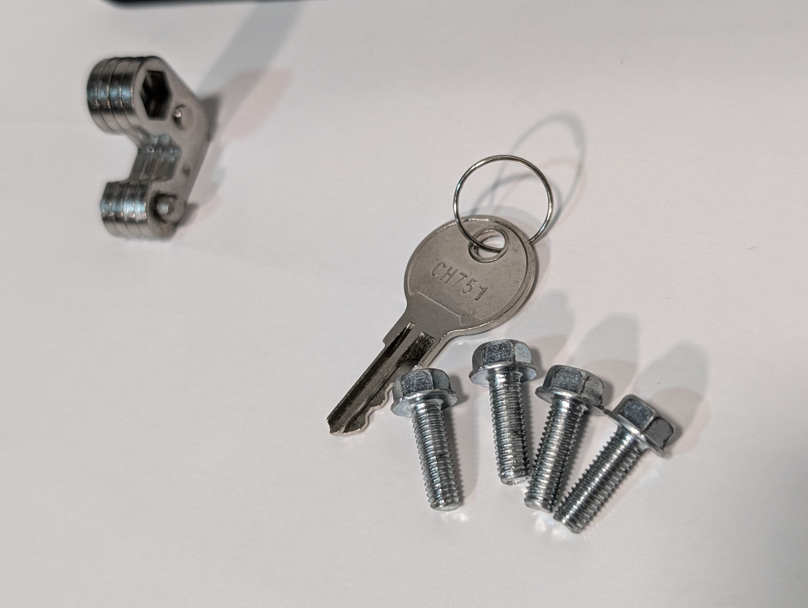 Southco M3-40-100-10 Multi-Point Compression Latch Actuator Key Lock, Zinc Alloy