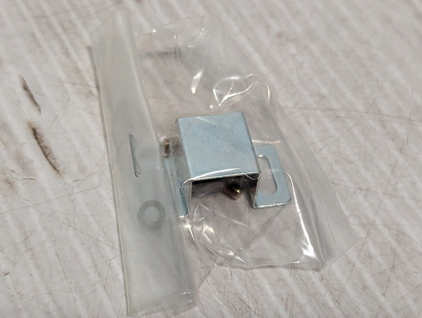Yamatake FL2S-4J6SD-L3 Proximity Sensor, 3 Meter Cable - Free Shipping