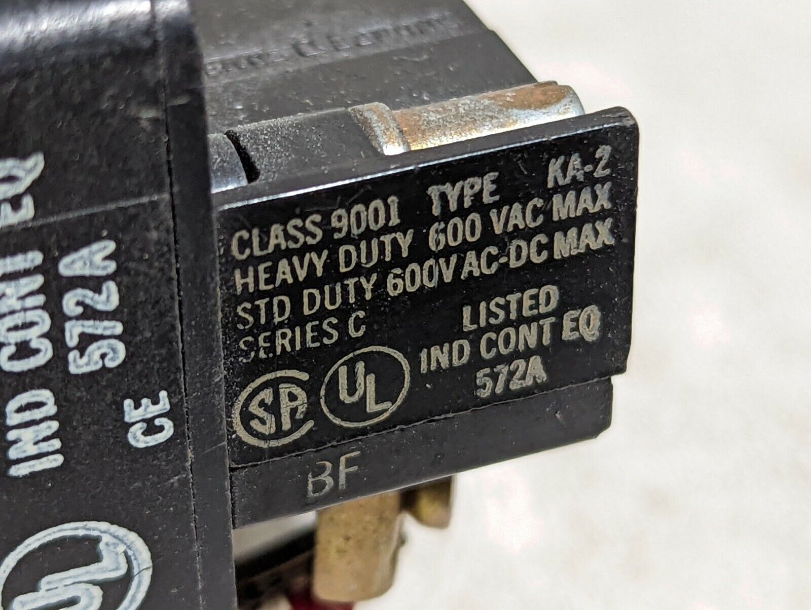 Square D 9001 KM1 light module with green indicator button, 9001 KA-2 contact