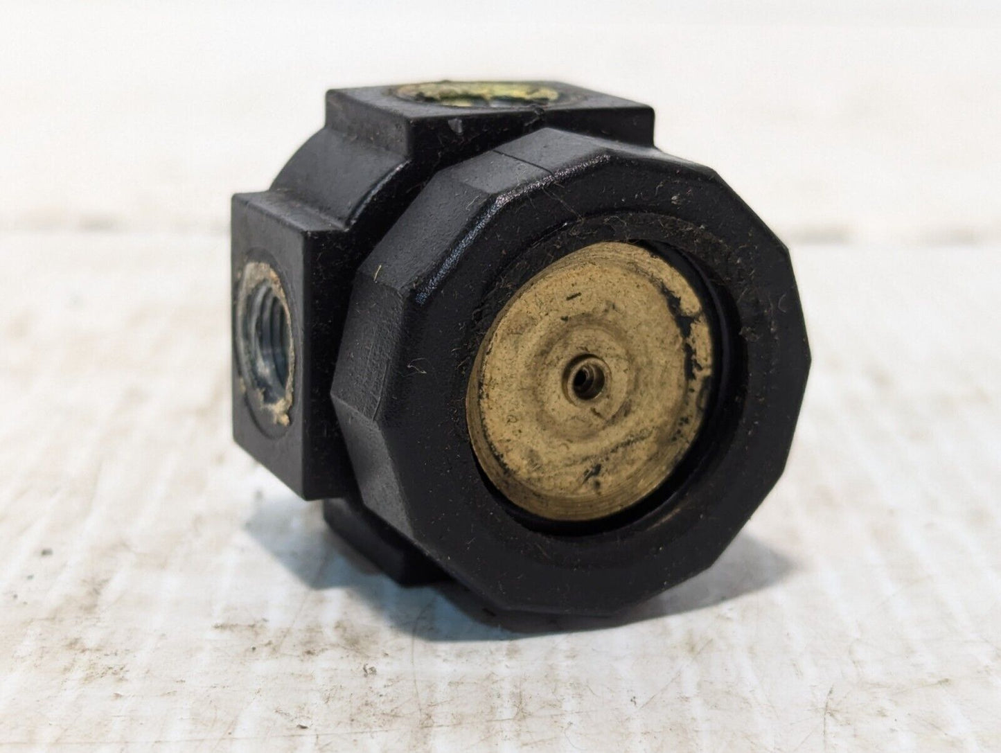 WATTS R384-02C 1/4in 0/125 PSI MINATURE REGULATOR - Free Shipping