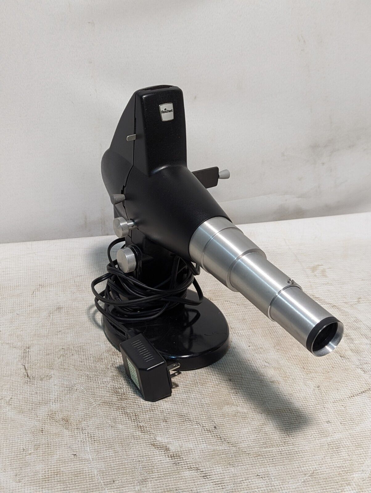 Reichert 11082 Project-O-Chart With Mount and power cable as pictured