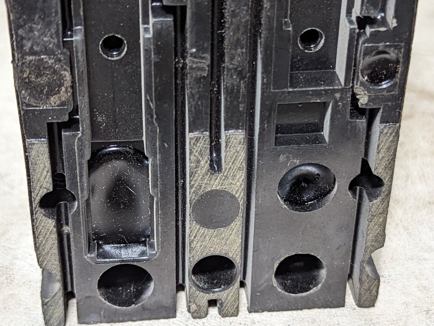 Lot of FPE NEF421015 and NEF421020 circuit breakers, 480VAC, 125/250VDC