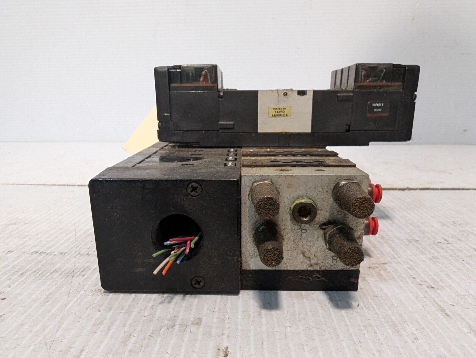 Taiyo Manifold Block with Four Taiyo USR530-SDT8 Solenoid Valves - Free Shipping