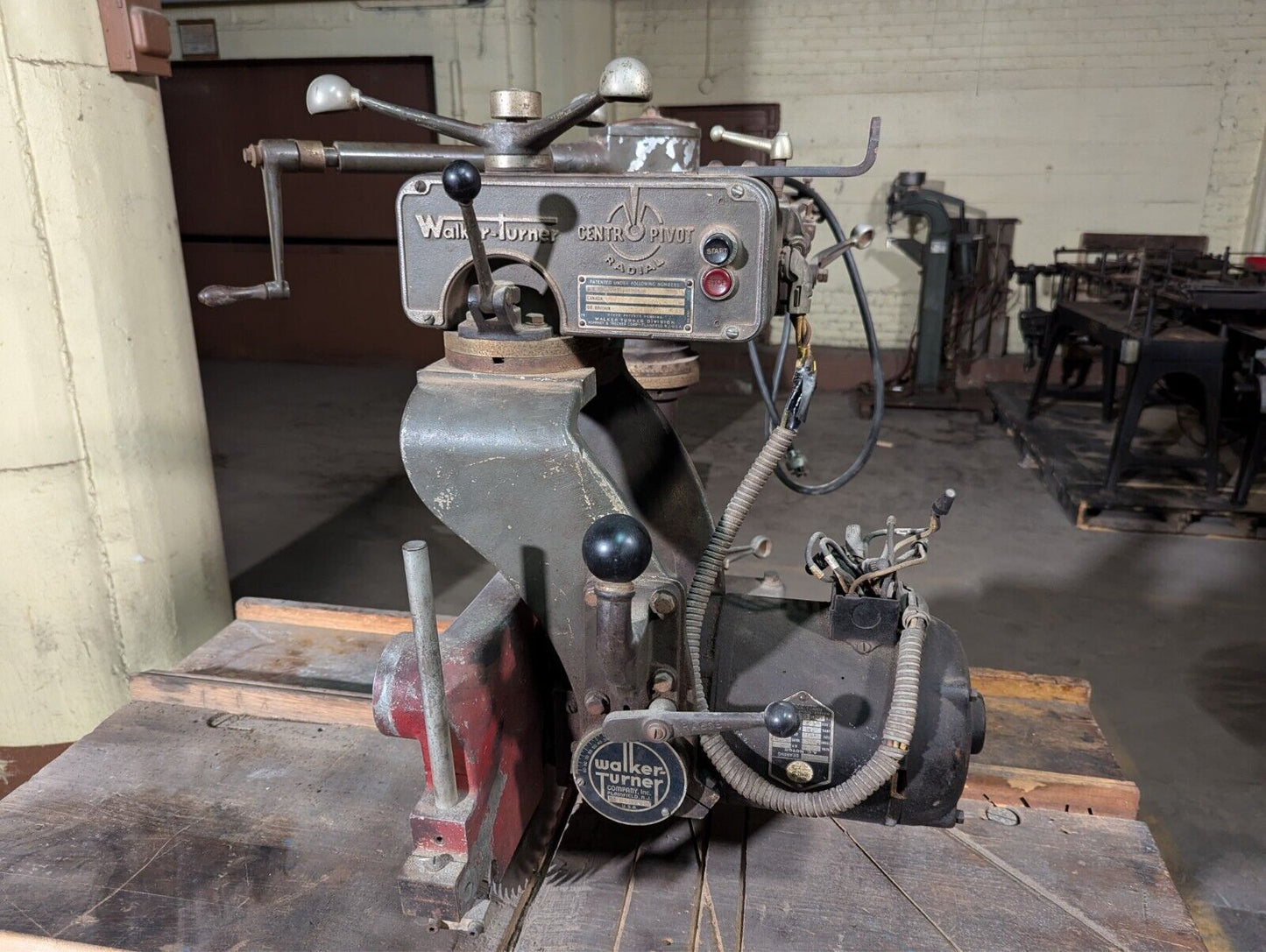Walker-Turner Radial Arm Saw RA551 Centro Pivot Vintage Manufacturing Equipment