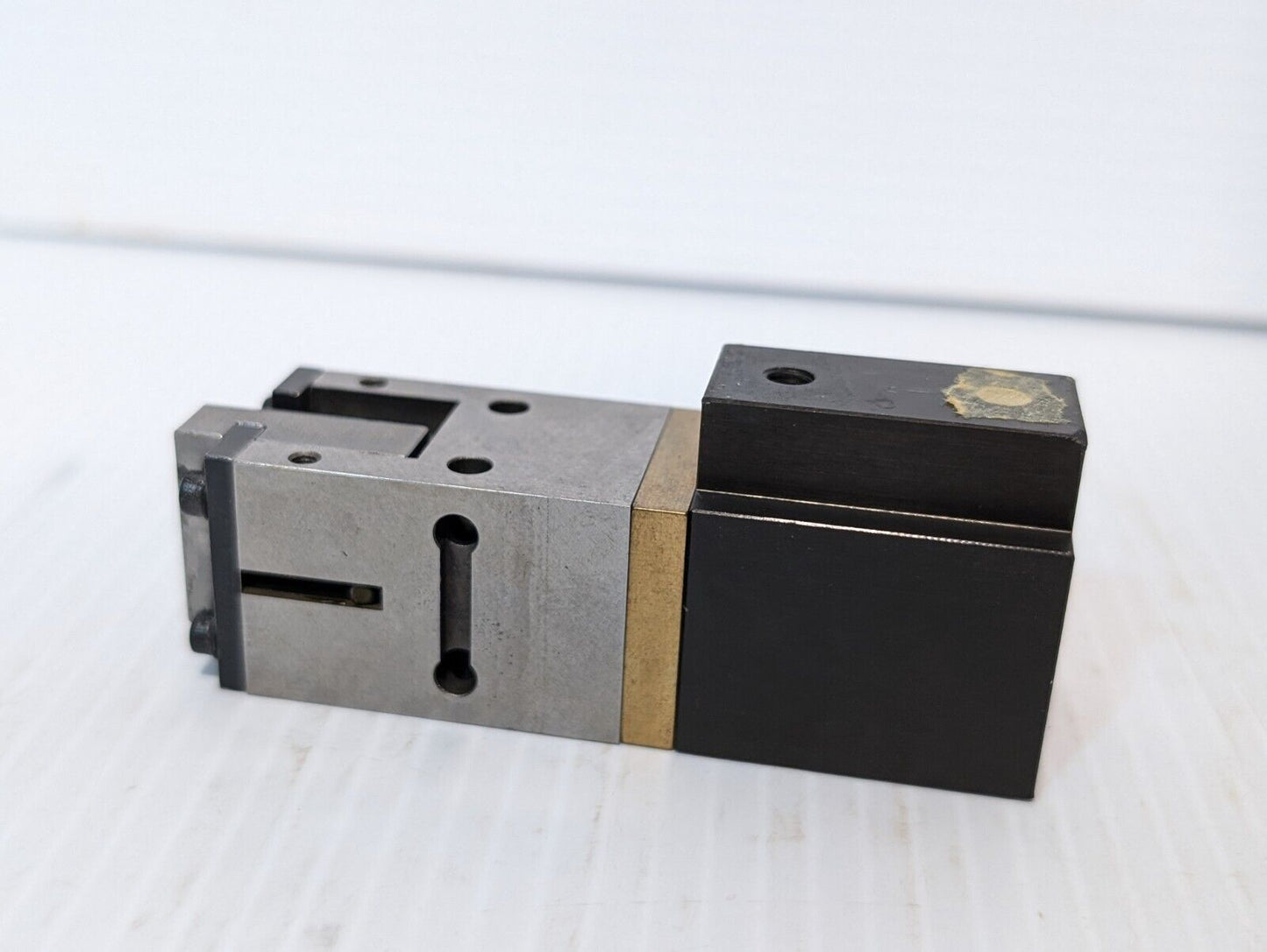 5-723-00047-1 Finger Parallel Gripper or Linear Bearing Actuator Slide