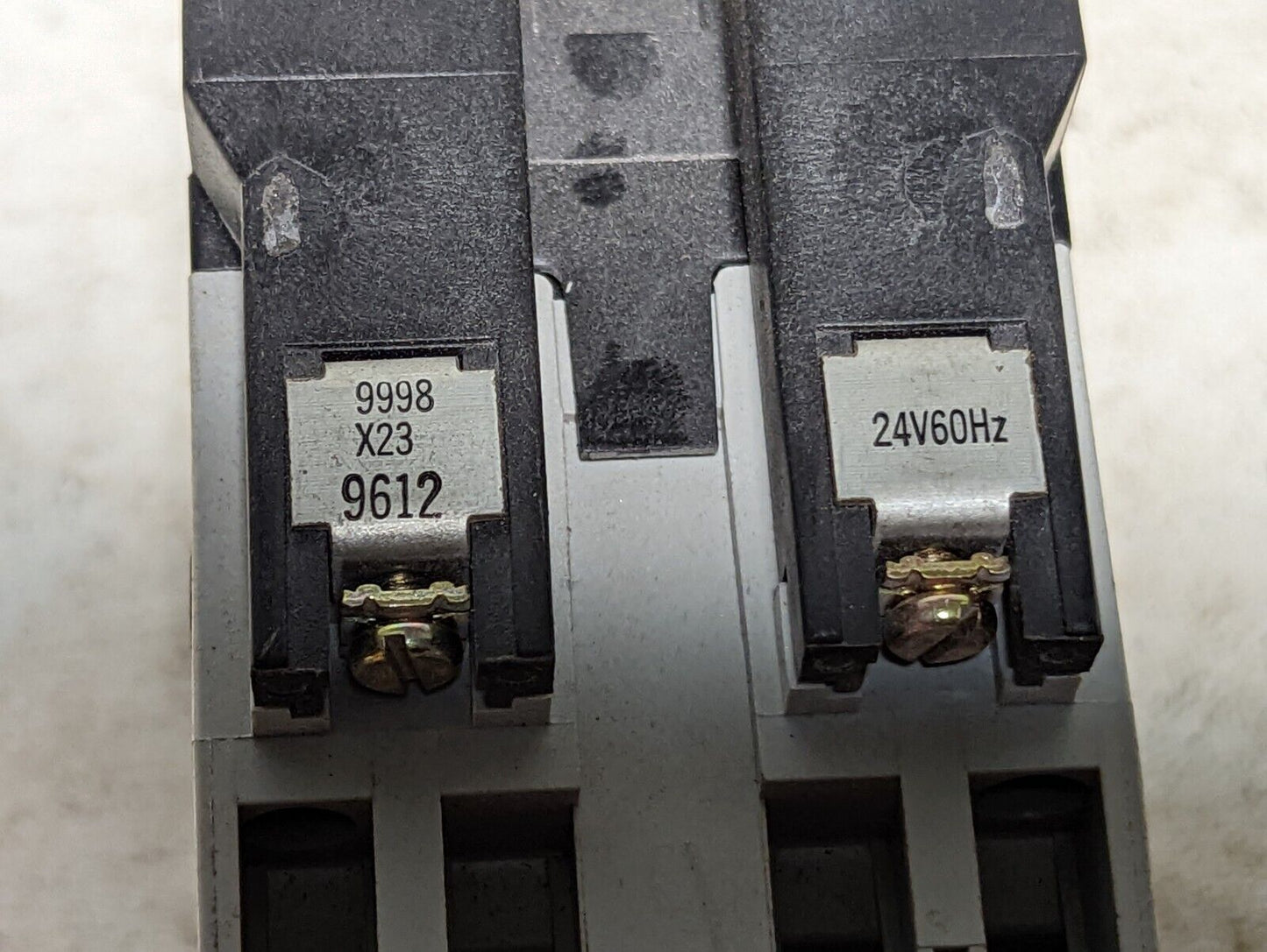 Square D 8501X020 industrial control relay, type X