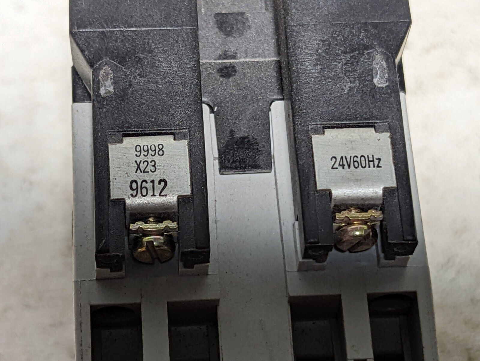 Square D 8501X020 industrial control relay, type X
