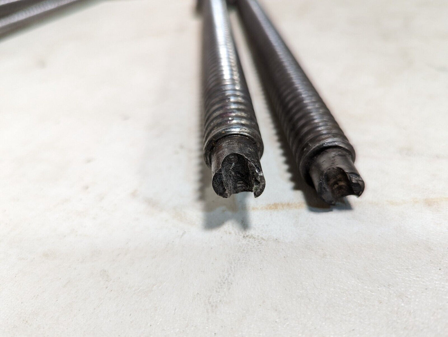 Lot of 4 feed screws, 3x 32 inches, 1x 36 inches long, plus some extras