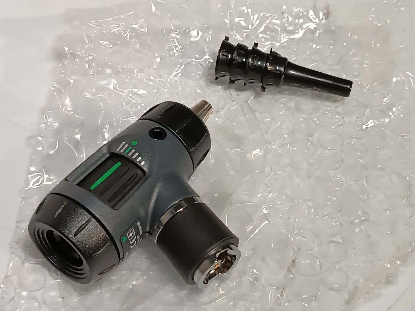 Welch Allyn 23820 MacroView Plus Otoscope takes 3.5V Halogen, 901021