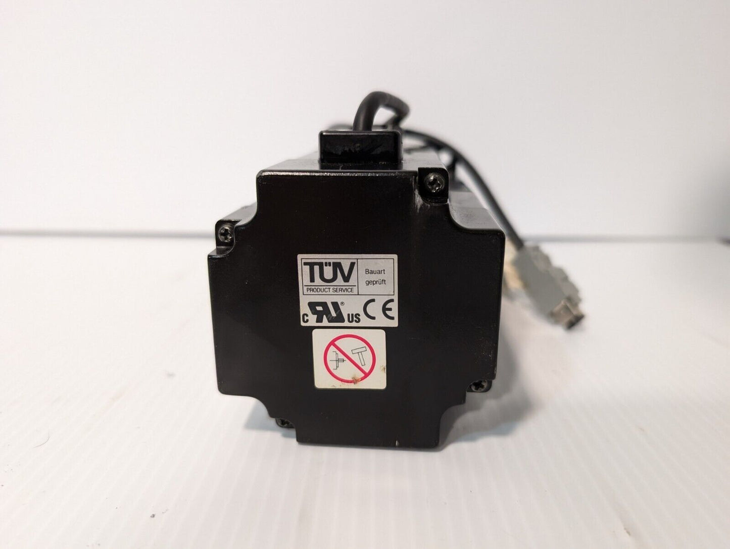 Yaskawa Electric SGMAH-08AAF2C AC Servo Motor, 750W, 200V, 4.4A, 2.39Nm, 3000rpm