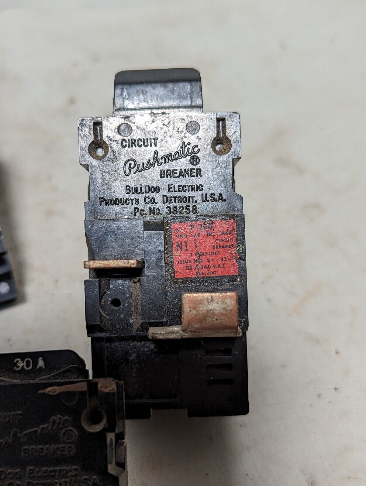 Lot of 29 Pushmatic breakers as pictured: 8xP115, 12xP130, 4xP2020, 1xP260