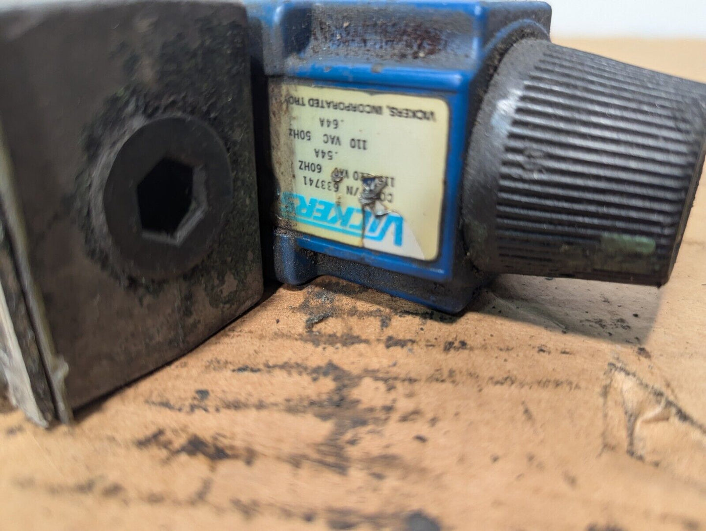 VICKERS PILOT VALVE, DG4V-3-6C-M-W-B-40 - Free Shipping
