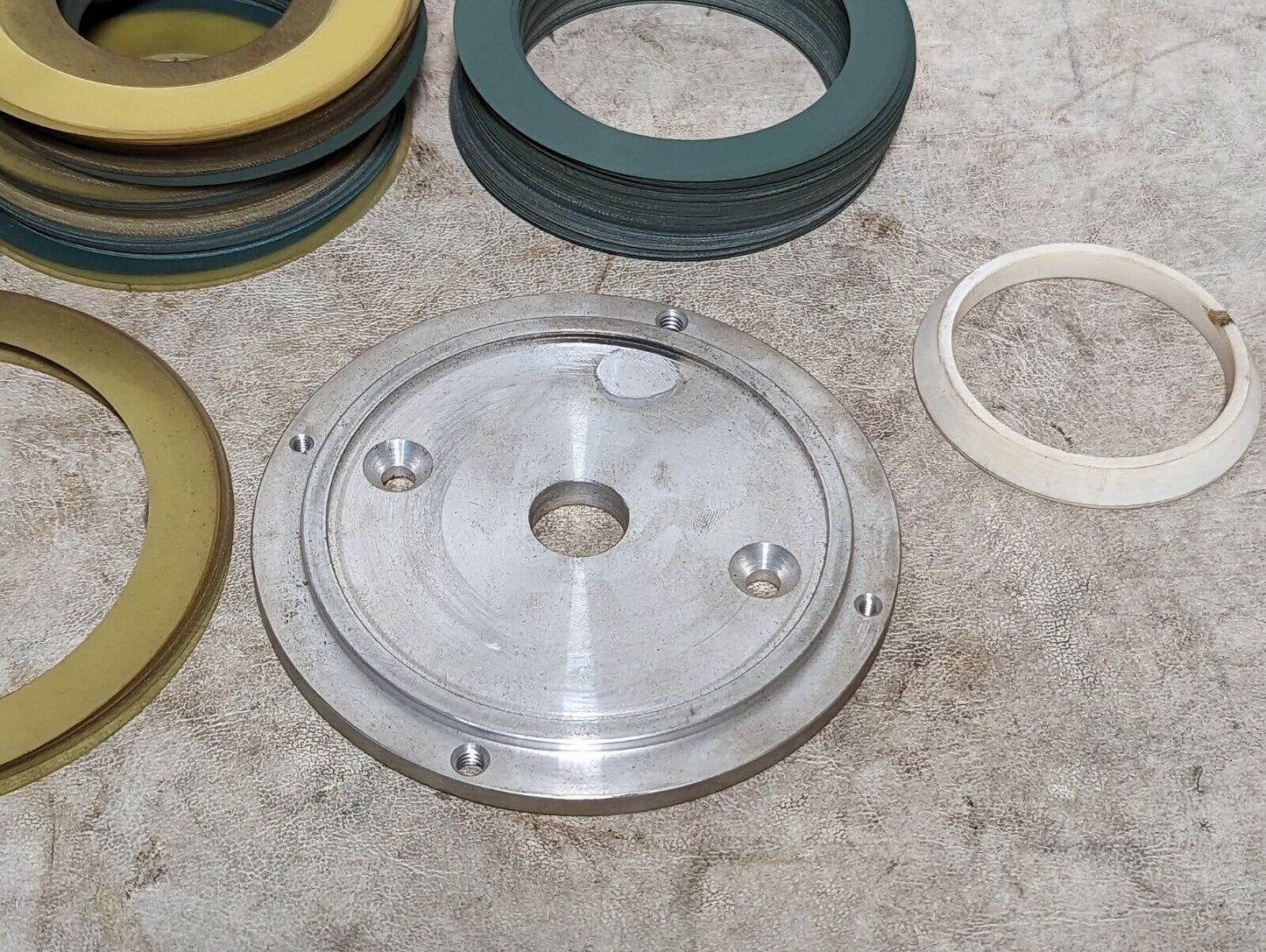 Lot of rubber/plastic gaskets/large washers as pictured