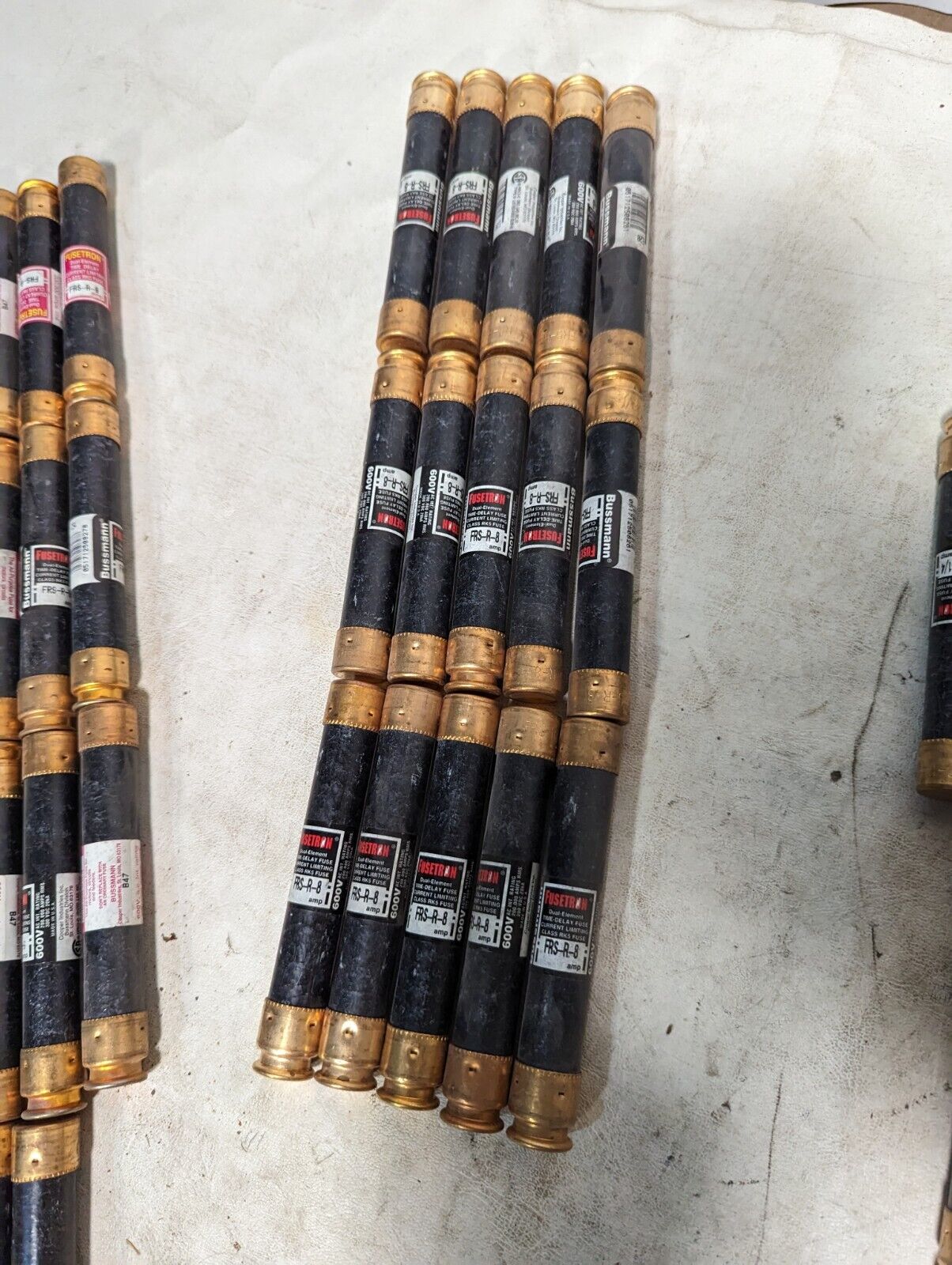 Large lot of 100 FRS-R fuses, 18xFRS-R-9, 15xFRS-R-8, 7xFRS-R-6-1/4, 1xFRS-R-6,