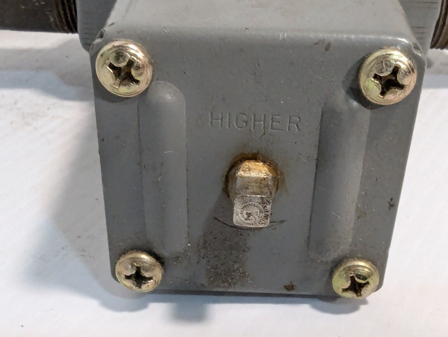 Johnson Controls Water Valve W/Attachment - Free Shipping+Returns