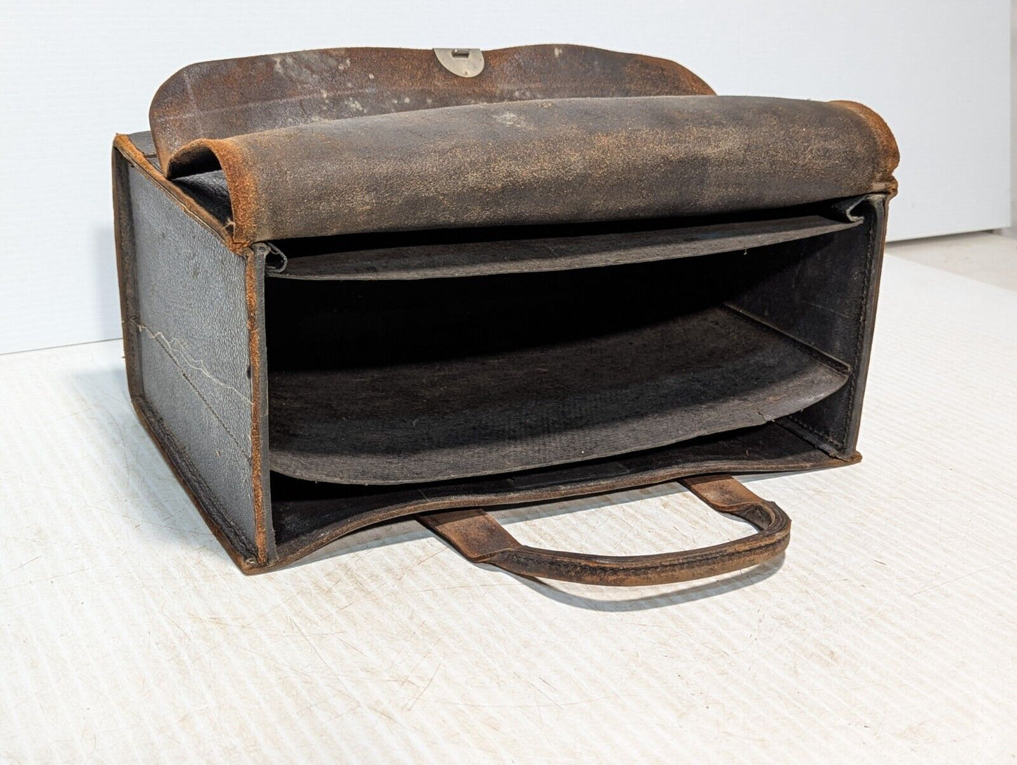 Vintage Distressed Leather Travel Case/Brief Case, Great Condition -Free Ship