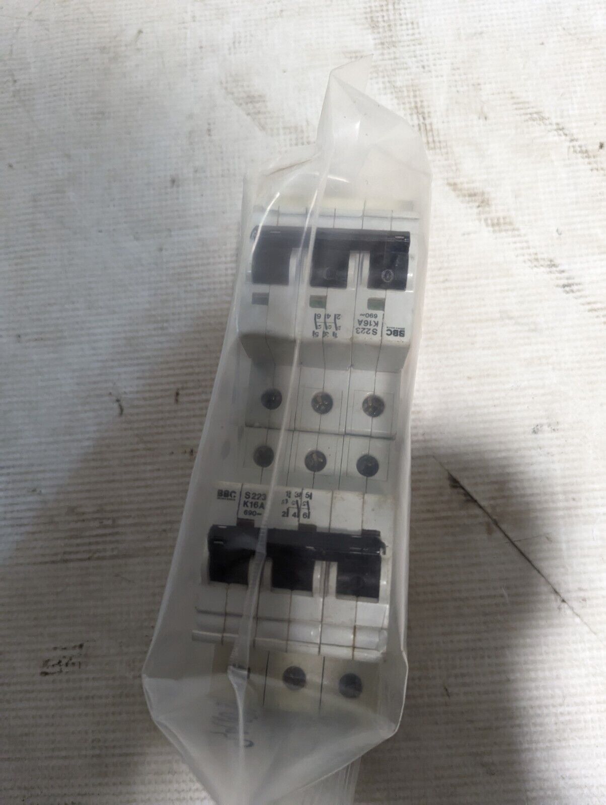 Lot of 2 BBC S223 K16A Circuit Breakers, 16A