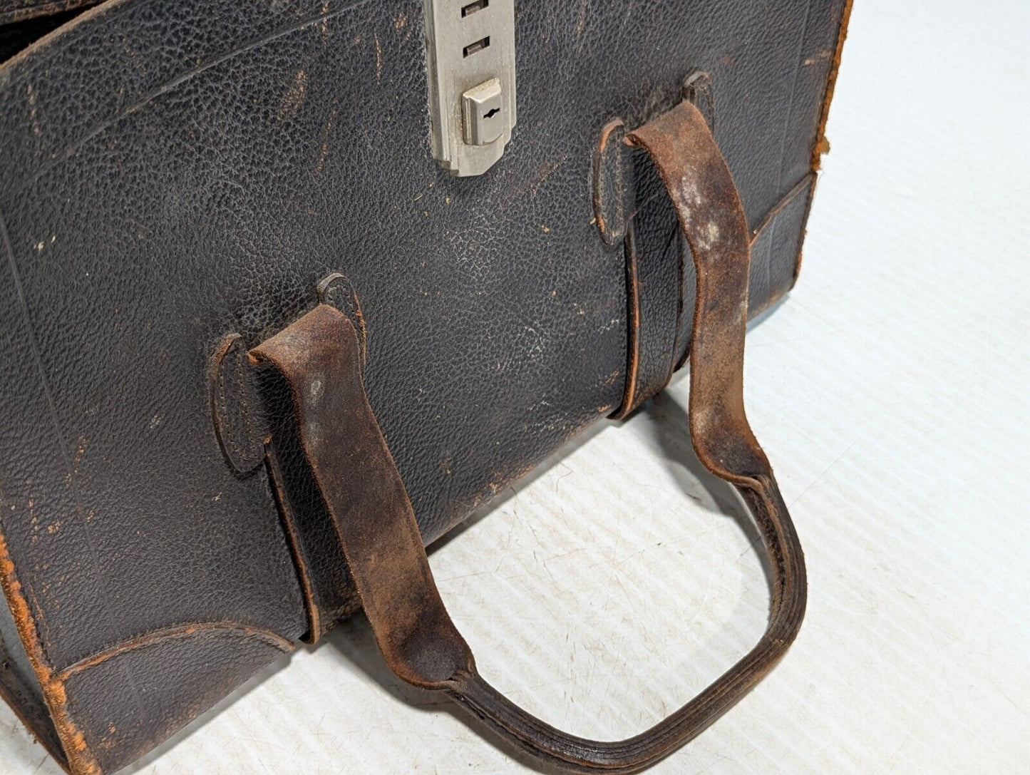 Vintage Distressed Leather Travel Case/Brief Case, Great Condition -Free Ship