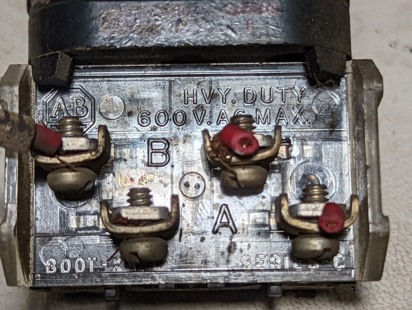Allen-Bradley 800T-A2, ser. B, black pushbutton switch, heavy duty, 600VAC max