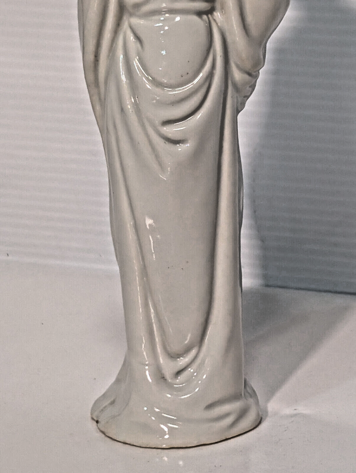 Vintage Antique Blanc De Chine White Porcelain Collectable Figurine Woman Roses