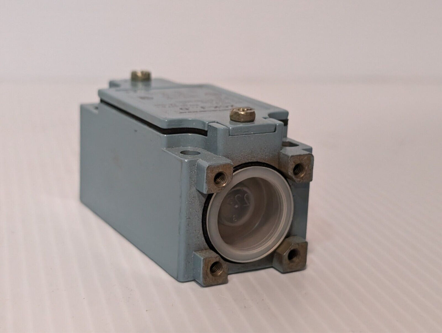 Telemecanique ZCKJ1D Limit Switch Body 038875 2-Pole 1NC+1NO Metal Fixed-Type