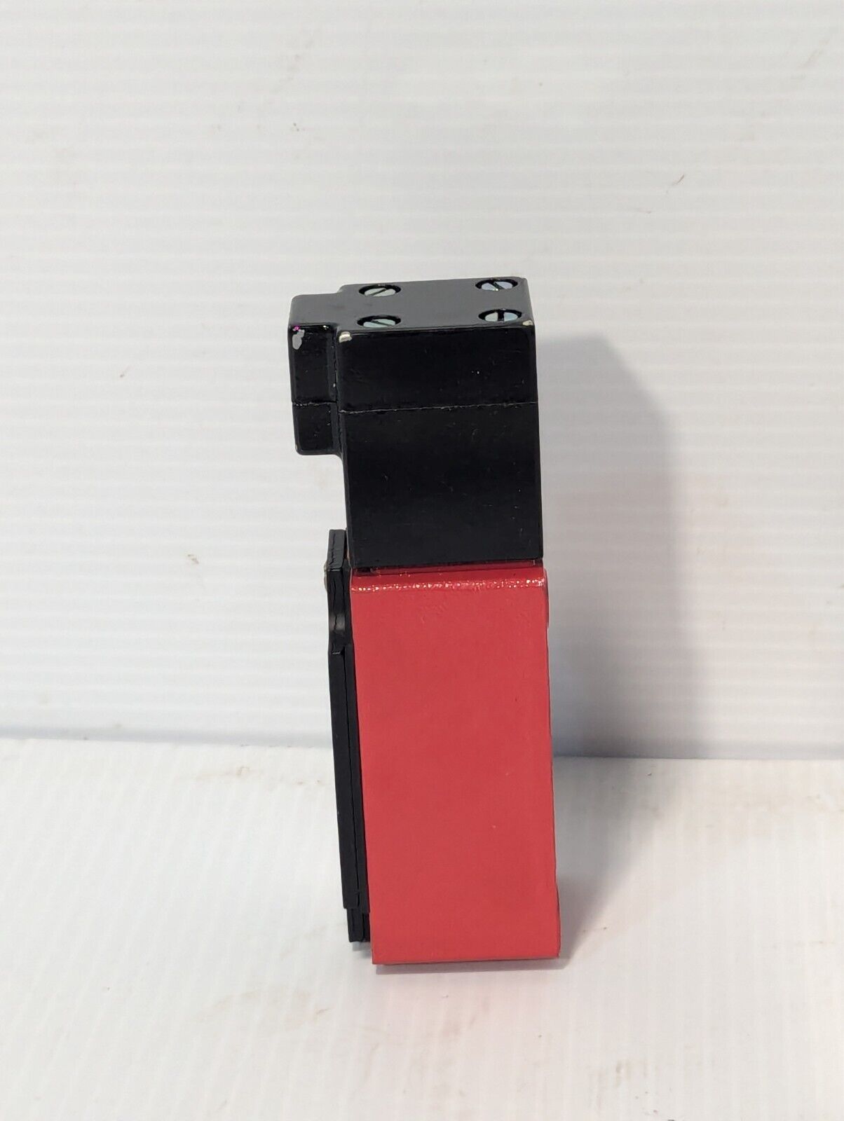 Allen Bradley 802F-E60M10-S7 Mechanical Keyed Safety Interlock, 10A, Ser. A