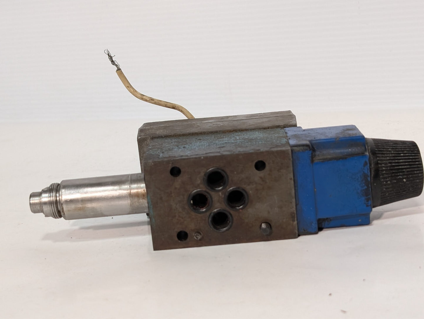 Vickers 633741 Solenoid Valve Coil on (Unidentifiable) Solenoid Valve