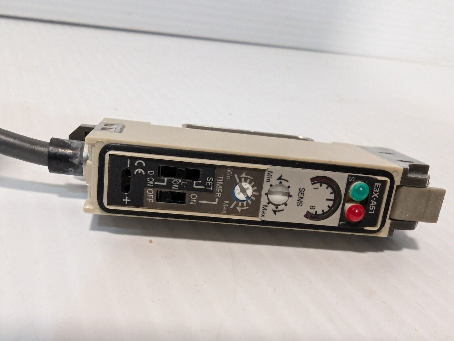 (Read) OMRON E3X-A51 PHOTOELECTRIC SENSOR 10-30VDC 2mm NIB-Free Shipping+Returns