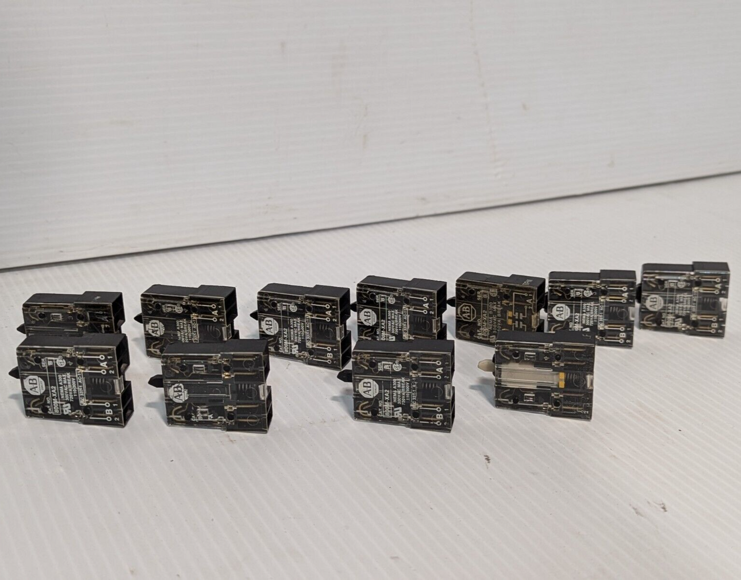 Allen Bradley 800M-XA2 Contact Block 110-300VAC, Ser. B,AB-Quality