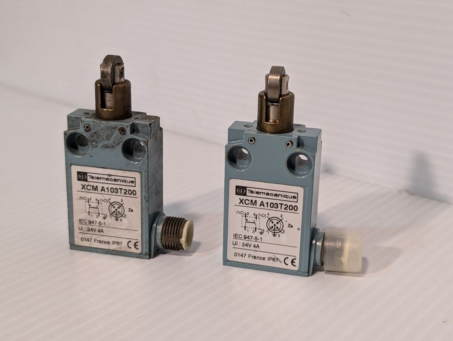 Telemecanique XCM-A103T200 Roller Plunger Limit Switch, 4A, 24VAC as pictured