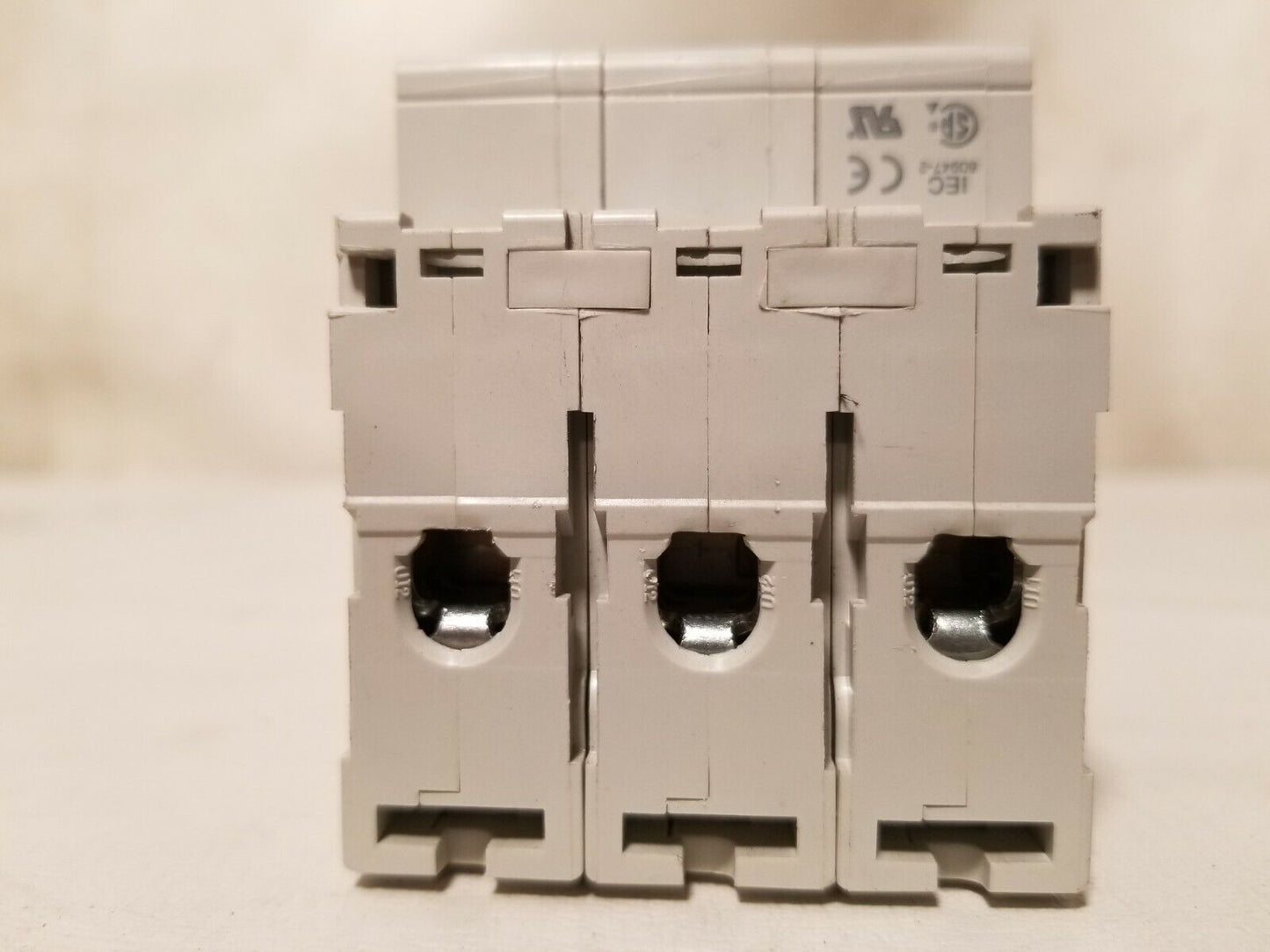 Schneider 24469 Multi 9 C60 C20A 20 Amp 3 Pole 480Y/277VAC Circuit Breaker