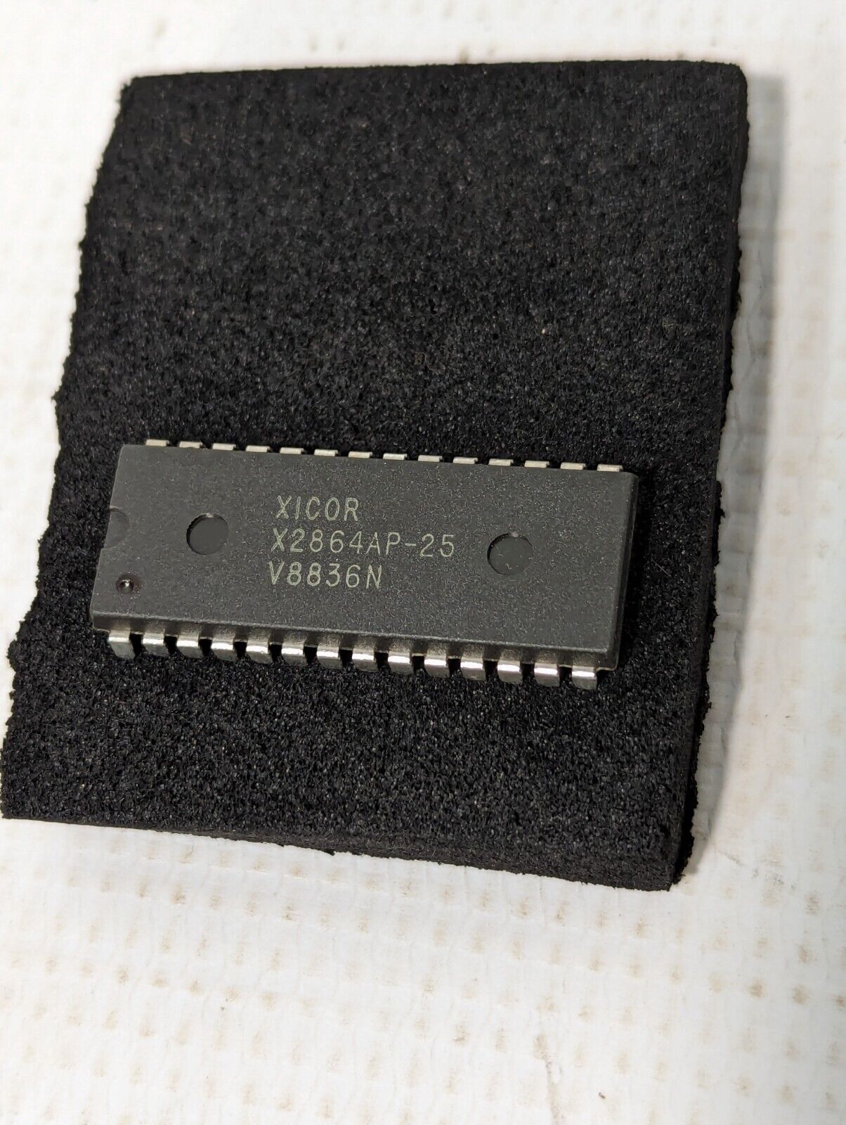 X2864AP-25 Xicor 8Kx8 Eeprom - Free Shipping