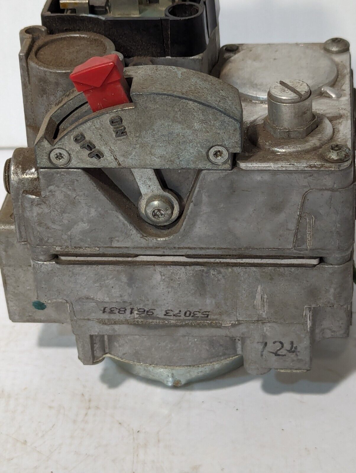 Robertshaw 7D1-D5B-029 Gas Valve, 24v, 1/2" inlet x 3/4" outlet - Free Shipping