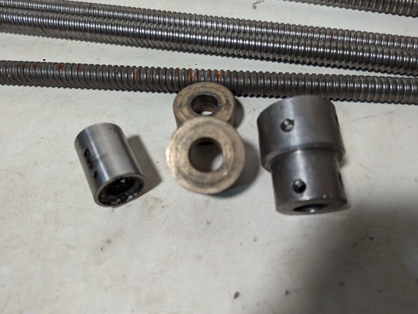 Lot of 4 feed screws, 3x 32 inches, 1x 36 inches long, plus some extras