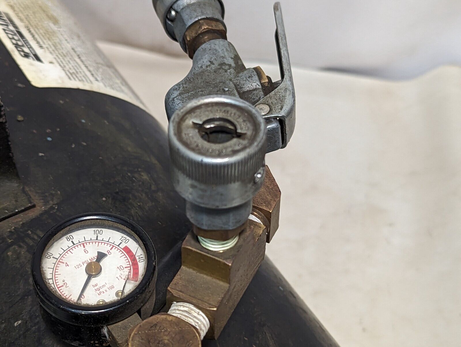 Speedaire 4F692(?) air tank