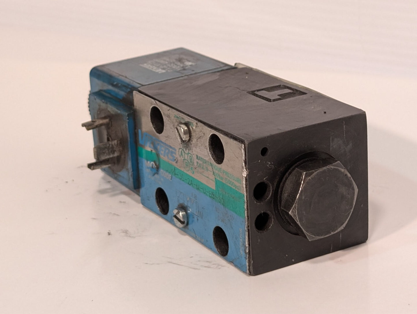 Vickers DG4V-3S-2A-M-U-B5-60 Solenoid Directional Control Valve 02-109632 ONLY