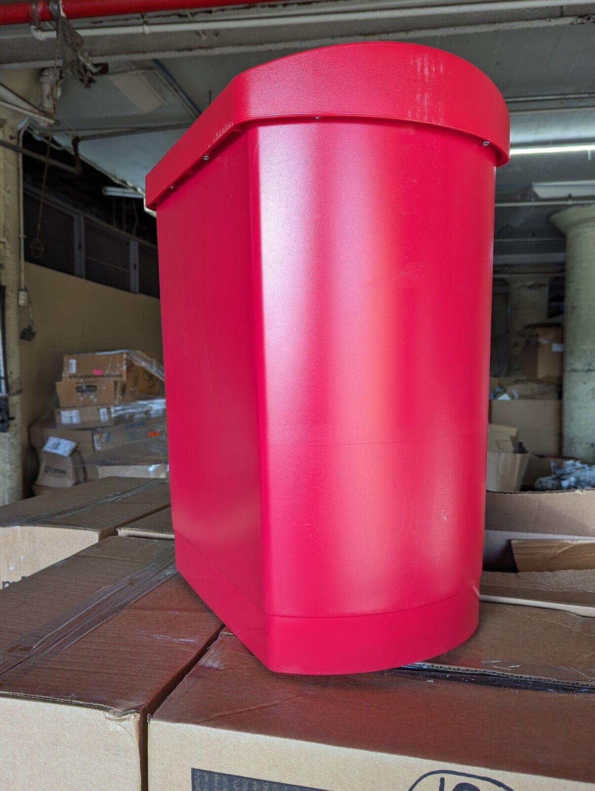 Rubbermaid 1883565 Slim Jim red resin 30L/8gal plastic step-on container
