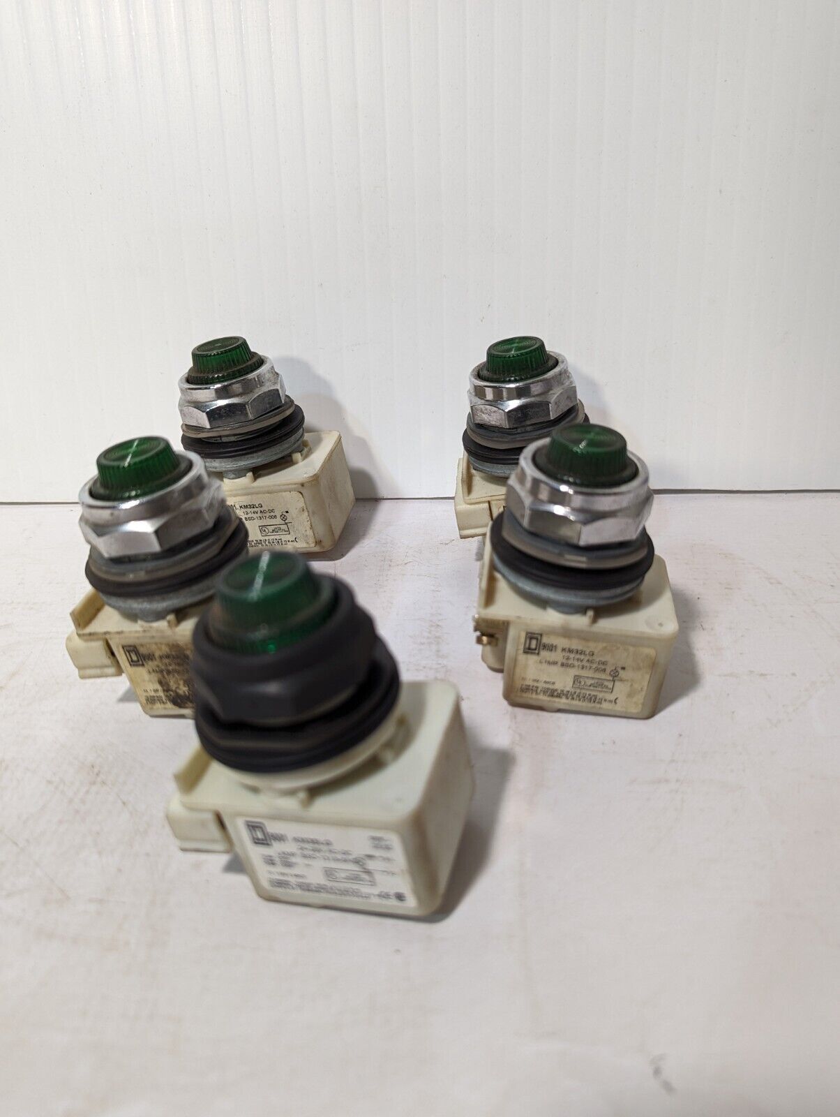 Lot of 5 Square D KM35LG/KM32LG Green Illuminated Pushbuttons 24-28V - Free Ship