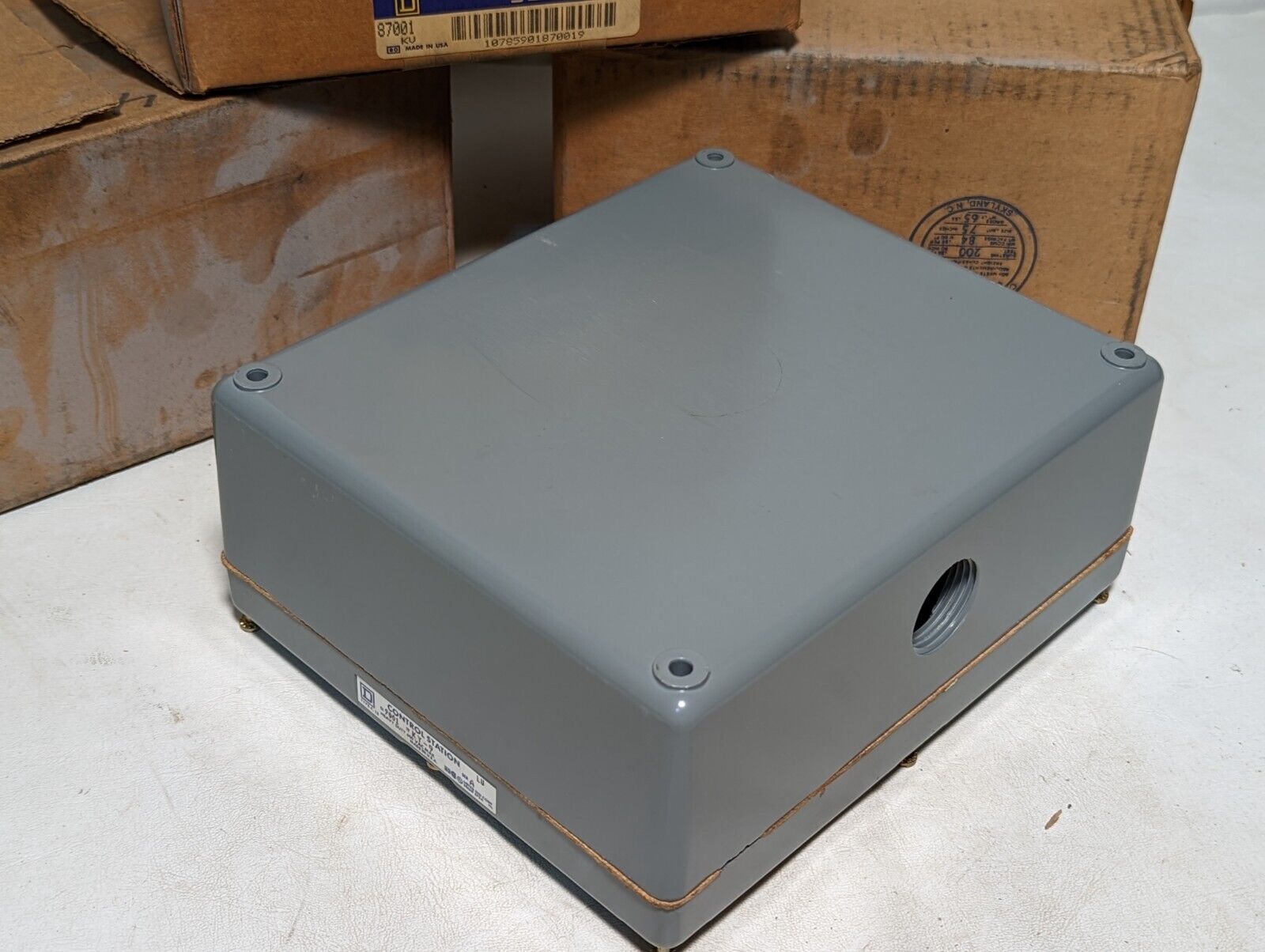 Square D 9001-KY9 9-unit enclosure, die cast aluminum, heavy duty, 600VAC max