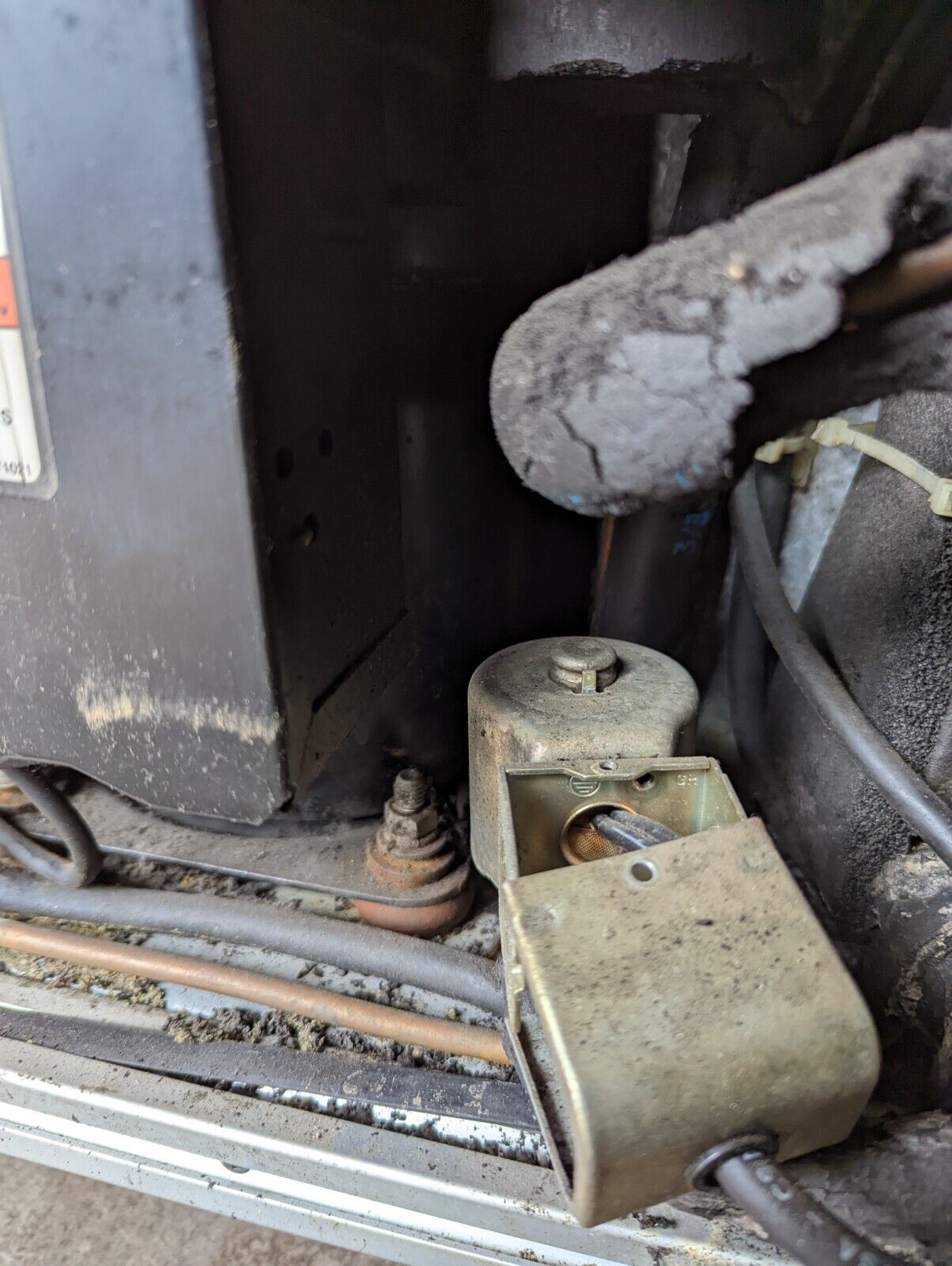 Petrolab 589 cloud and pour unit, 115VAC, seemingly burn damage on the back