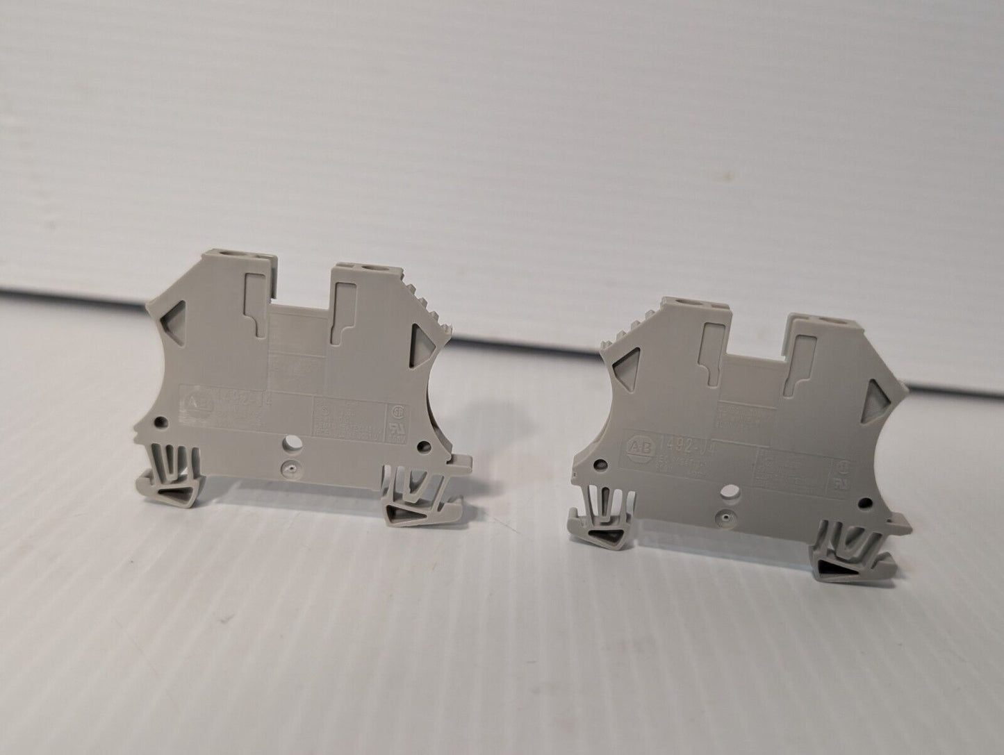 100 PCS Allen Bradley 1492-J4 Feed-Through Terminal Block, 4 mm - Free Shipping