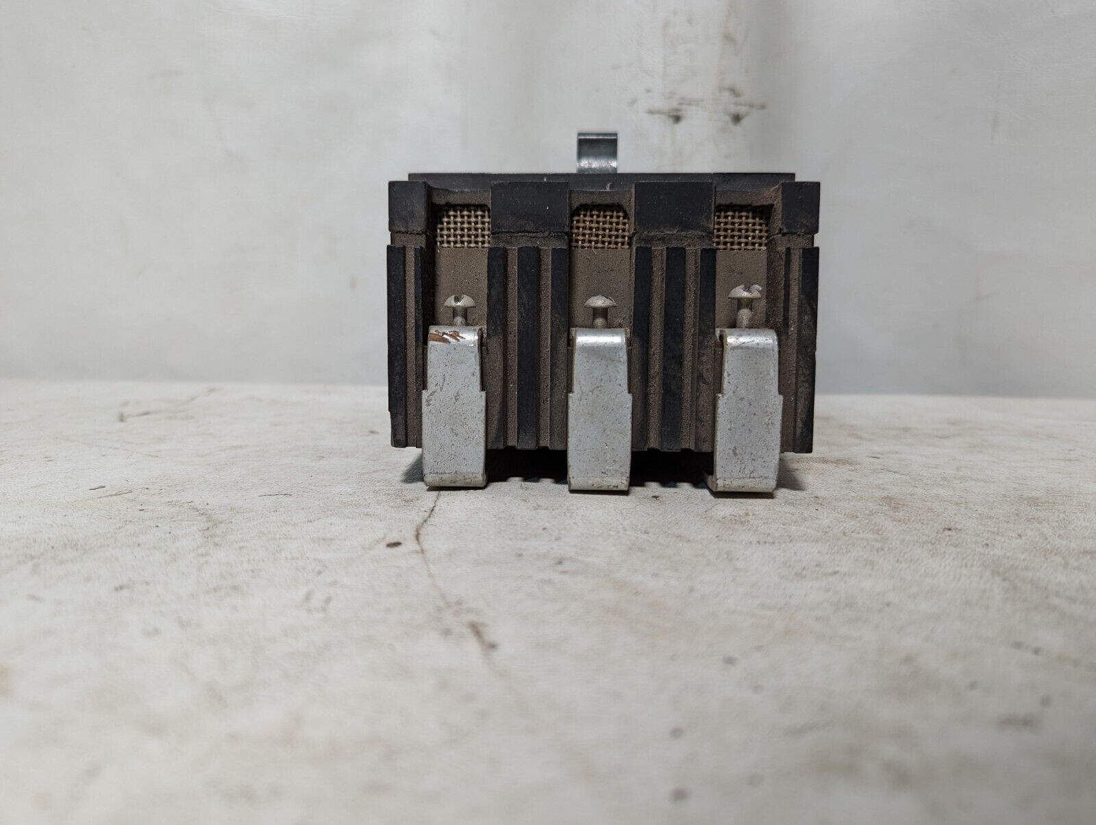 Square D 989720 circuit breaker, 20A, 480VAC, 3 pole