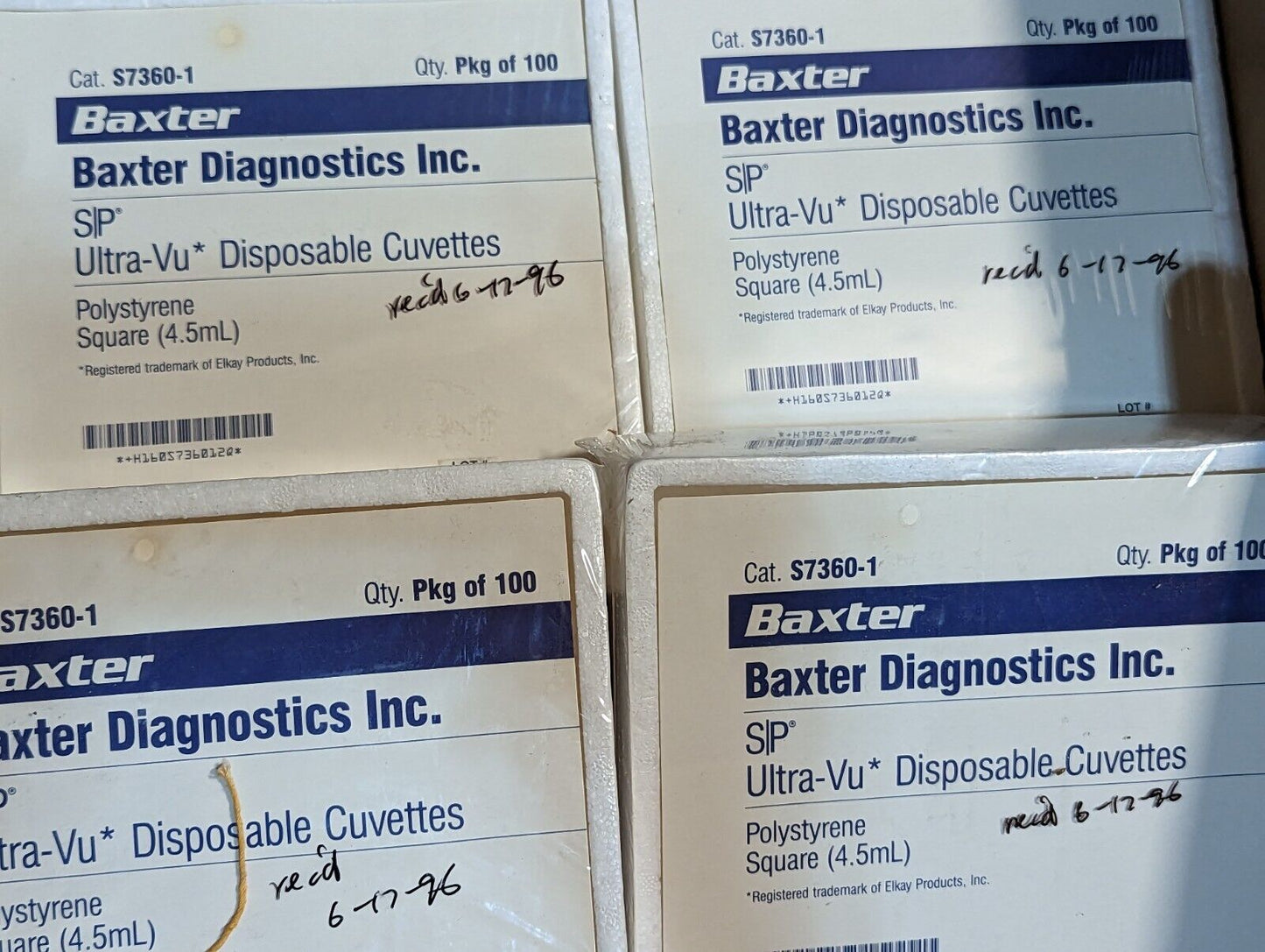 Beckman DU640 spectrophotometer with lots of accessories, manuals