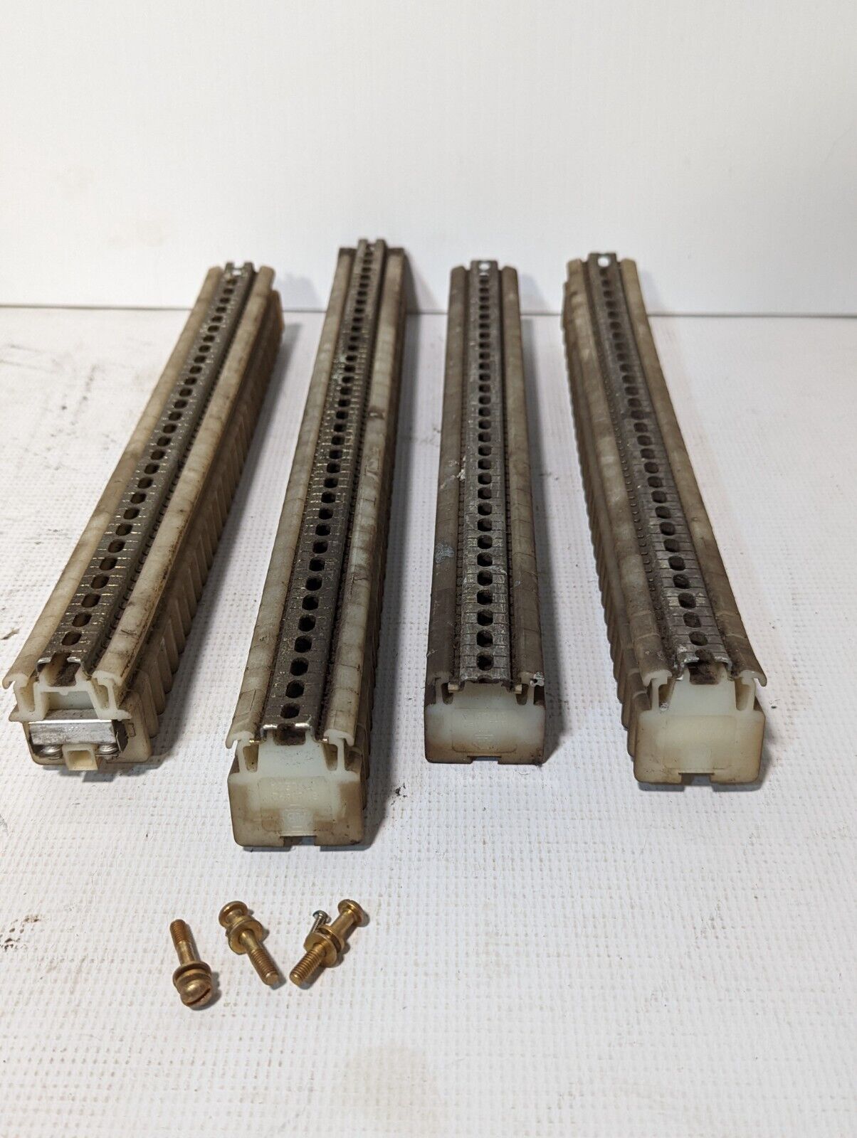 Lot of 4 DIN Rails of Approx. 100 Allen Bradley 1492-BUL Terminal Blocks Total